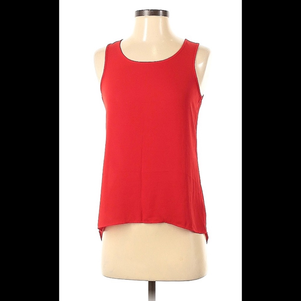 Women’s top / sleeveless blouse